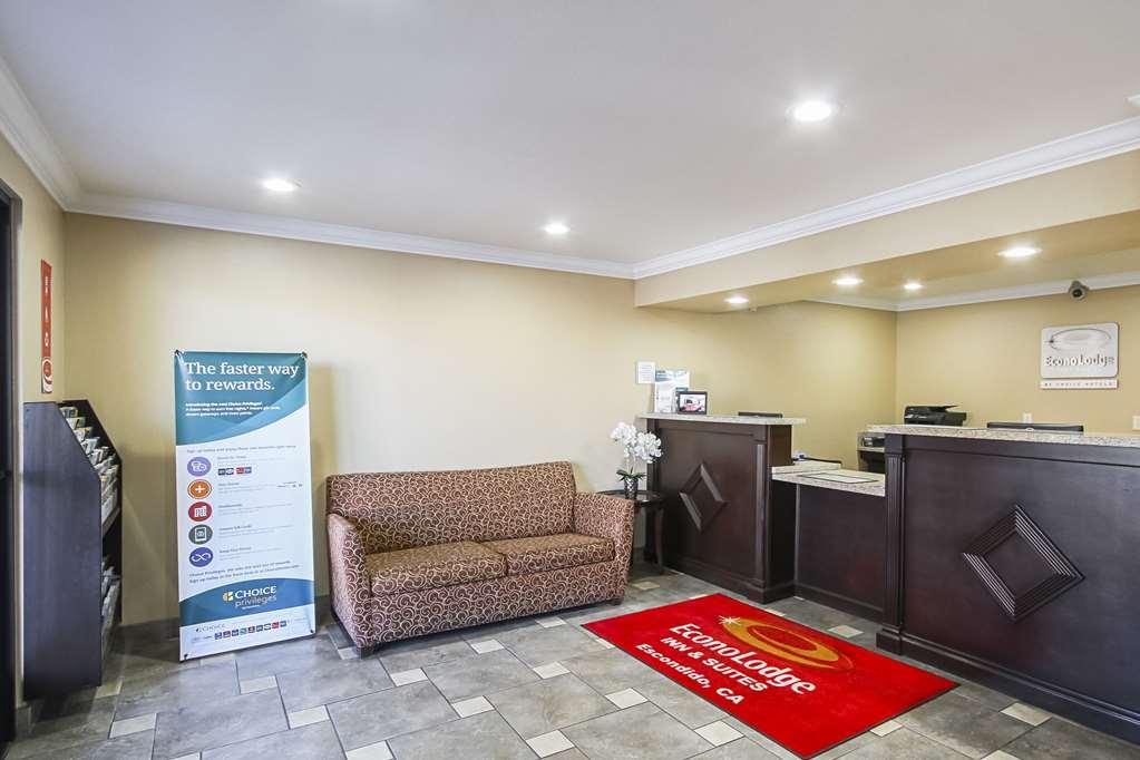 Econo Lodge Inn & Suites Escondido Downtown Beltér fotó