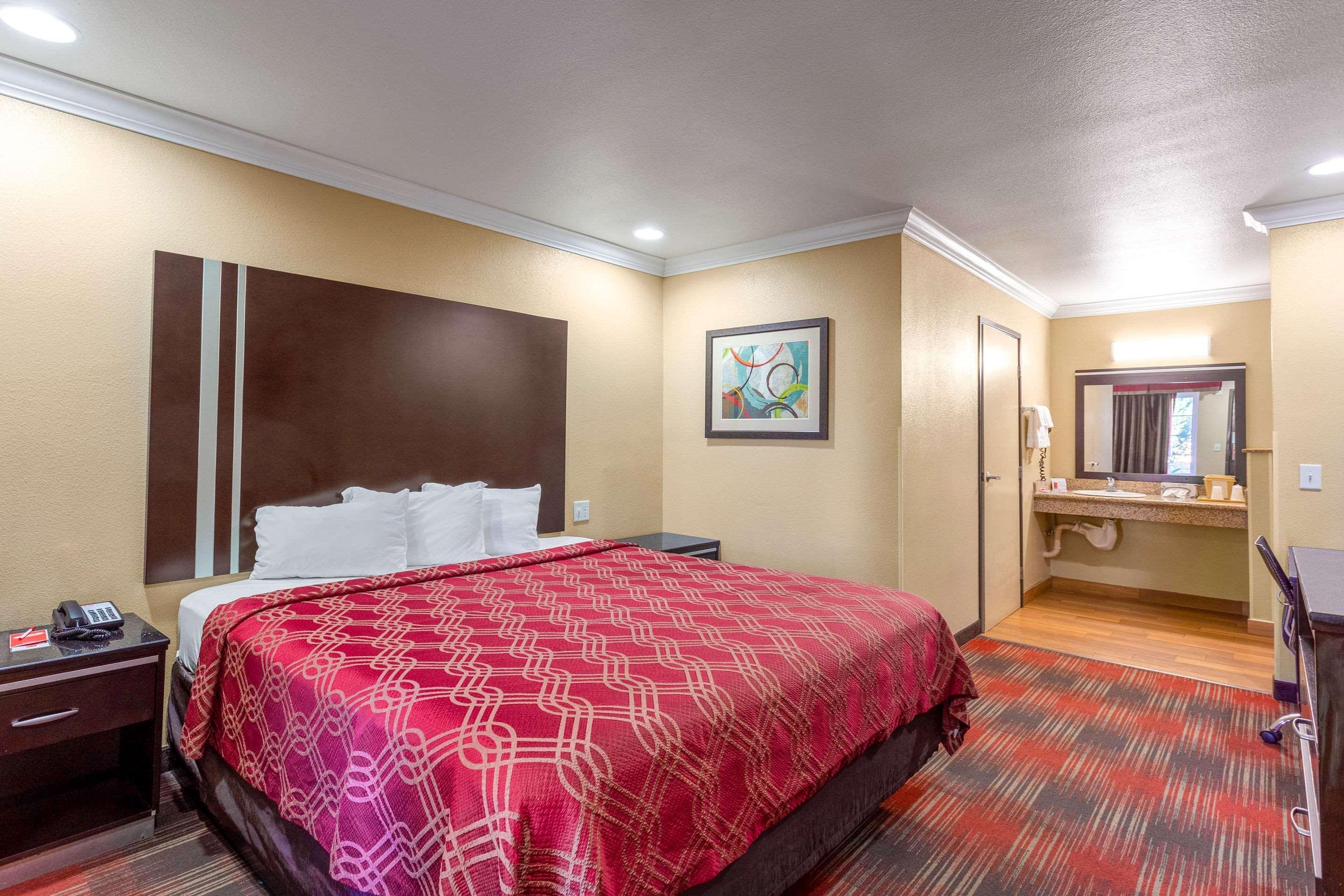 Econo Lodge Inn & Suites Escondido Downtown Kültér fotó