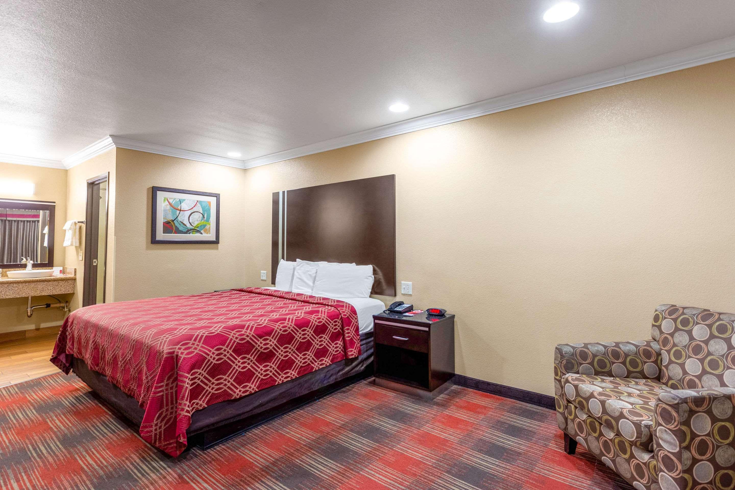 Econo Lodge Inn & Suites Escondido Downtown Kültér fotó