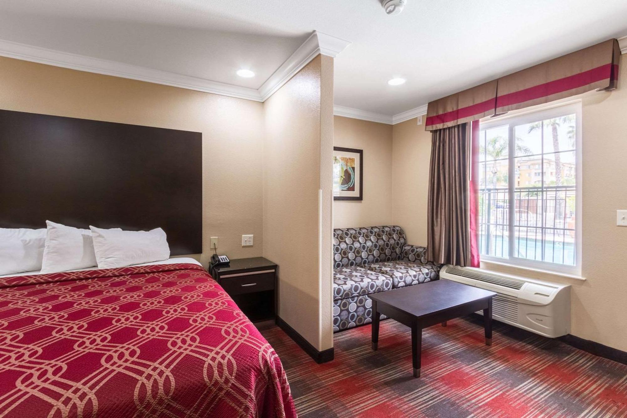 Econo Lodge Inn & Suites Escondido Downtown Kültér fotó