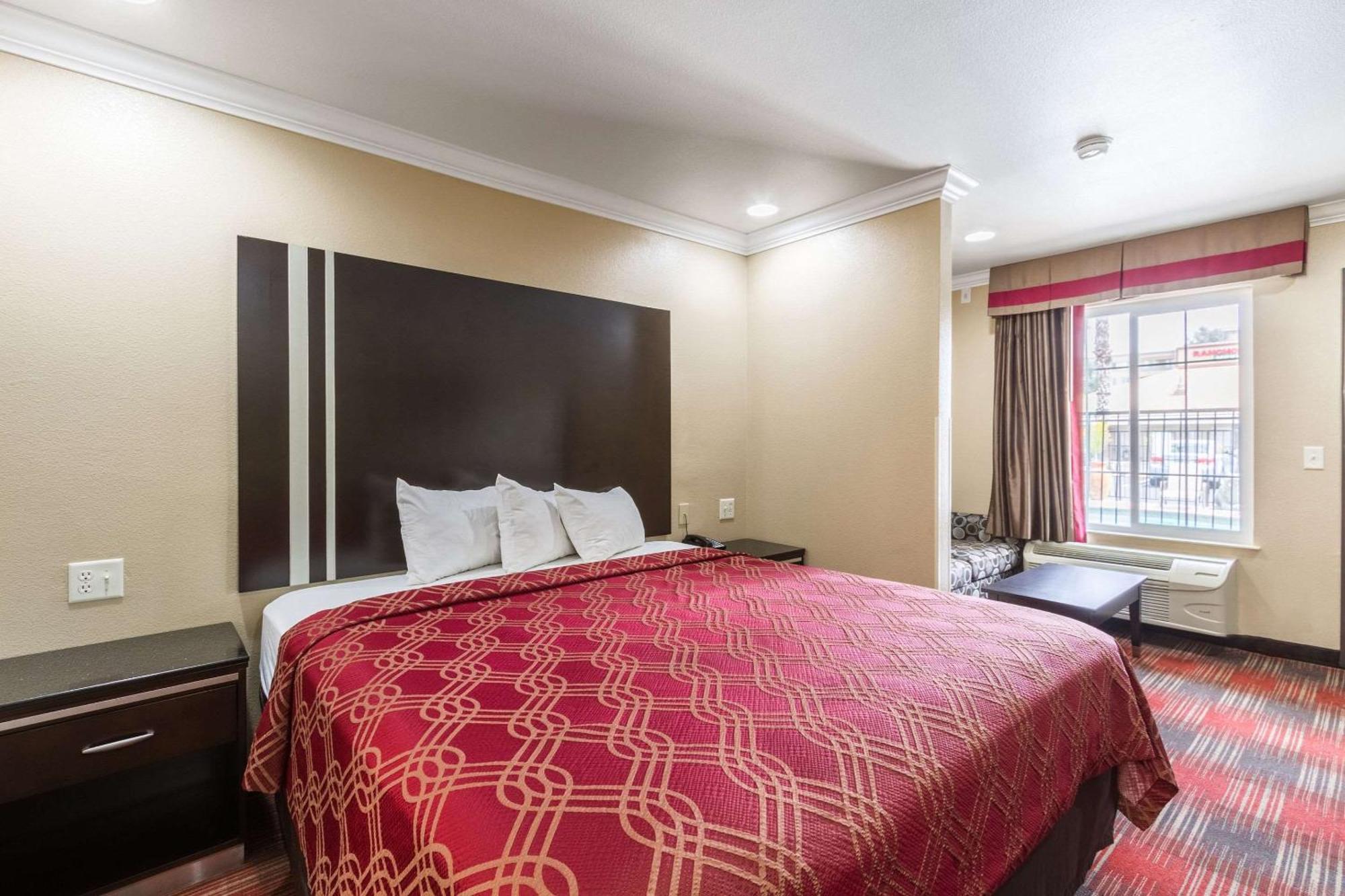 Econo Lodge Inn & Suites Escondido Downtown Kültér fotó